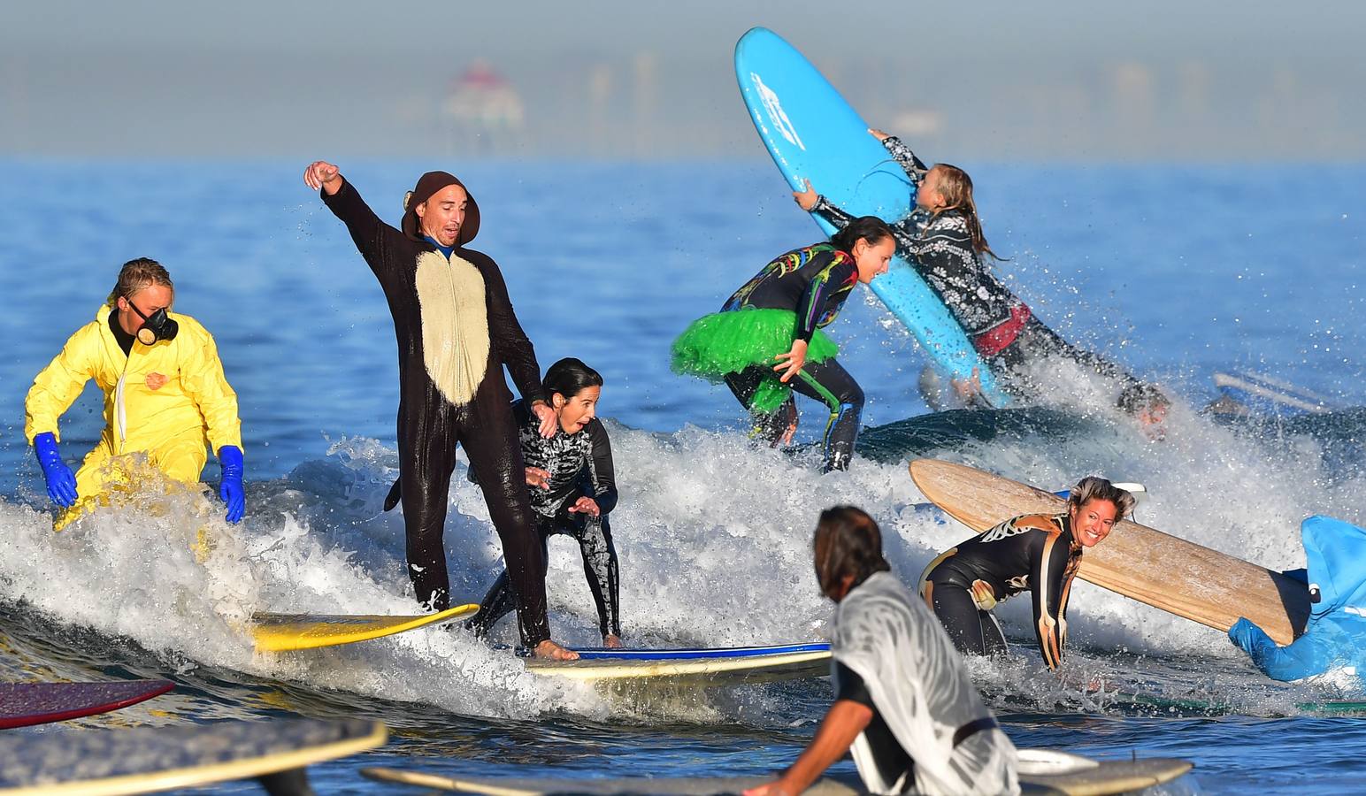 Fotos: Los surfistas celebran Halloween en California