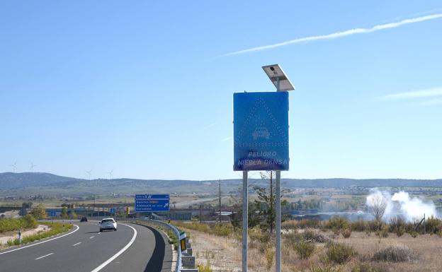 Panel que avisa de niebla densa, en el lugar del choque:: PALMA