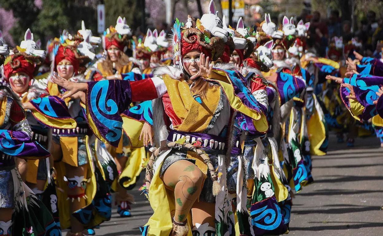 Comparsa Balumba, durante el desfile del Carnaval de este año. ::