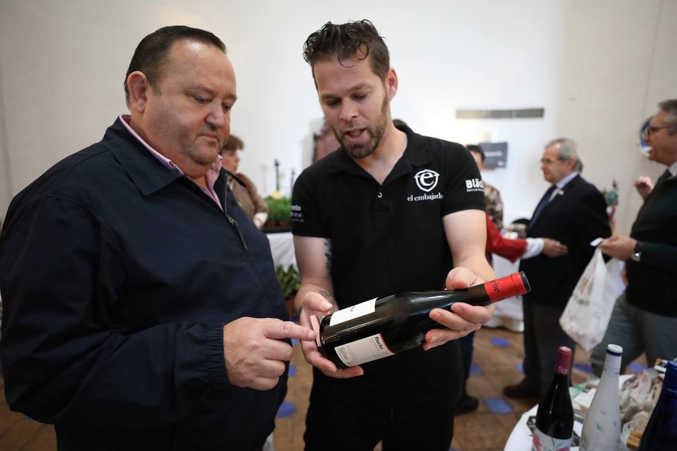 Fotos: El Parador acoge un mercadillo solidario contra el cáncer