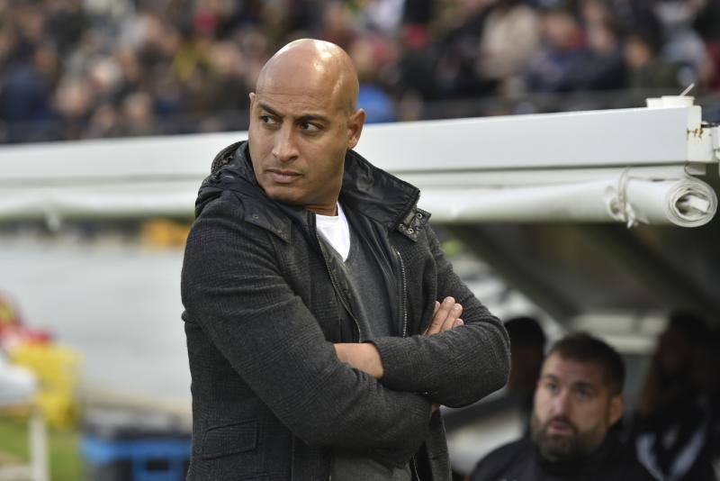 El meta Isma Gil seca a los blanquinegros, que fallaron un penalti en la primera mitad y gozaron de ocasiones claras 