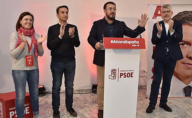 Maribel García, Ricardo Cabezas, Rafael Lemus y Valentín García, anoche en Badajoz.