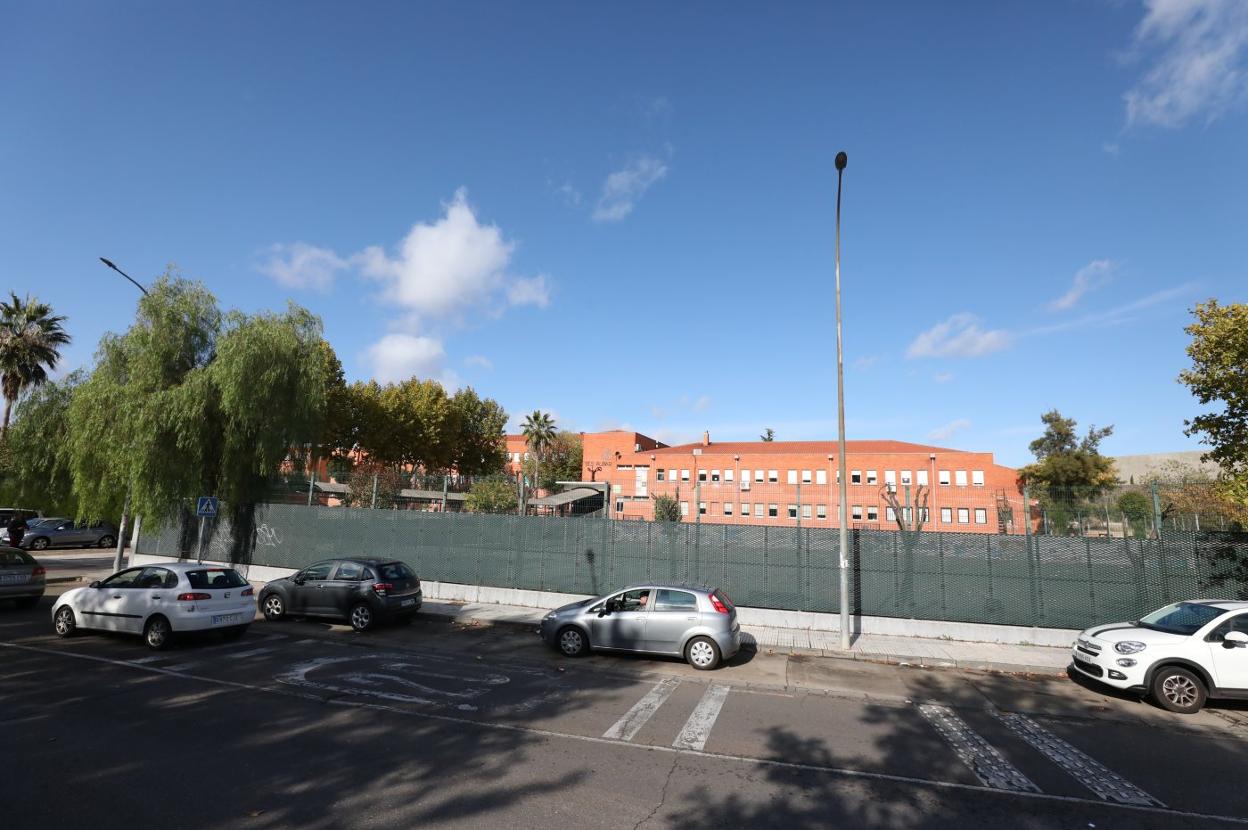 Vista de una parte del Instituto Albarregas. :: brígido