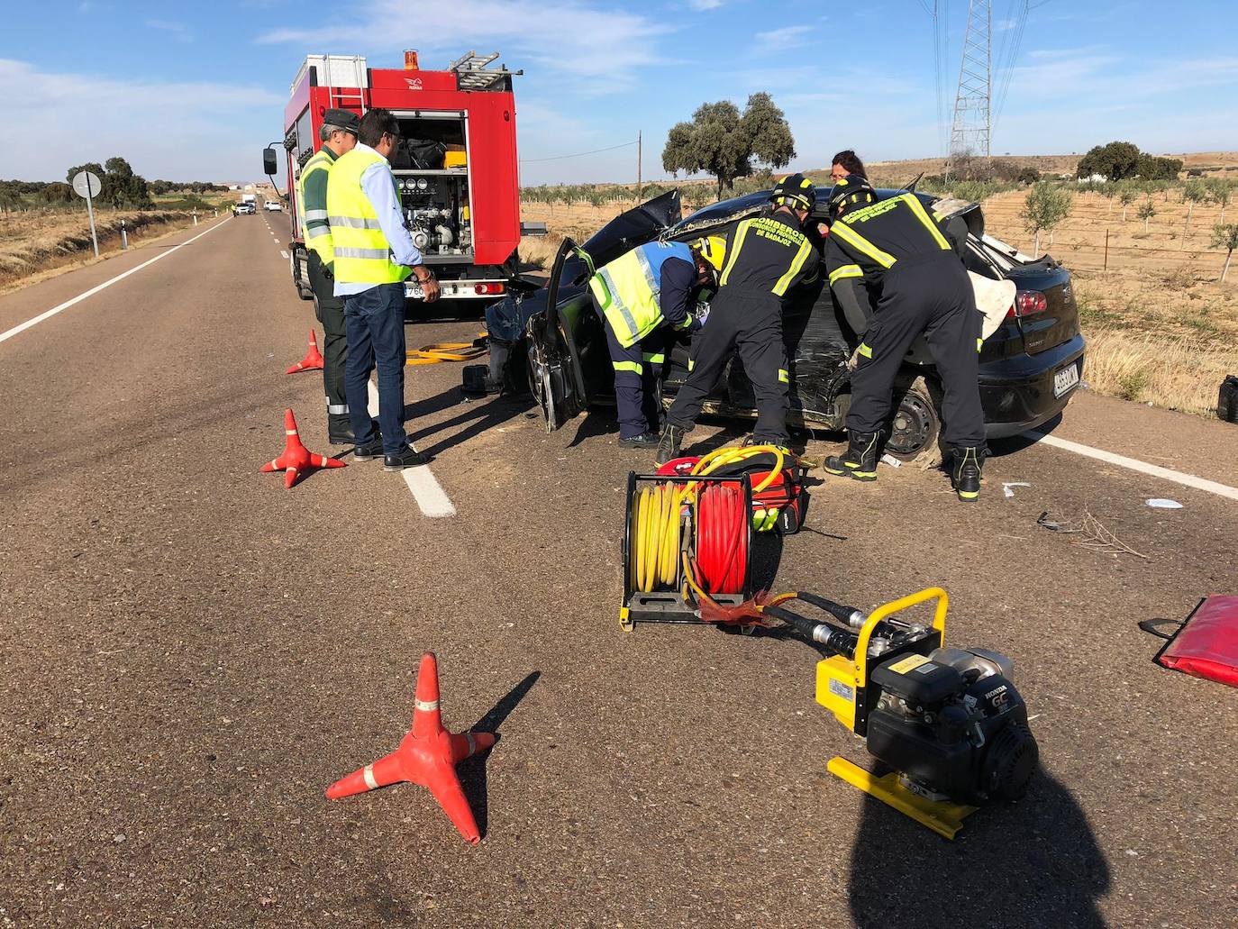 Fotos: Accidente ocurrido en la carretera Ex 346, que une Don Benito con Quintana de la Serena