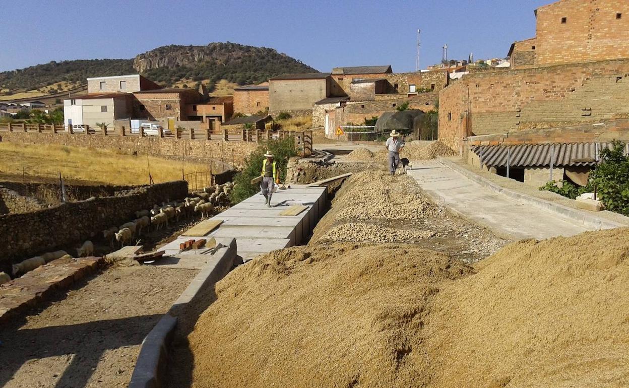 Obras en el colector de Peñalsordo:: HOY