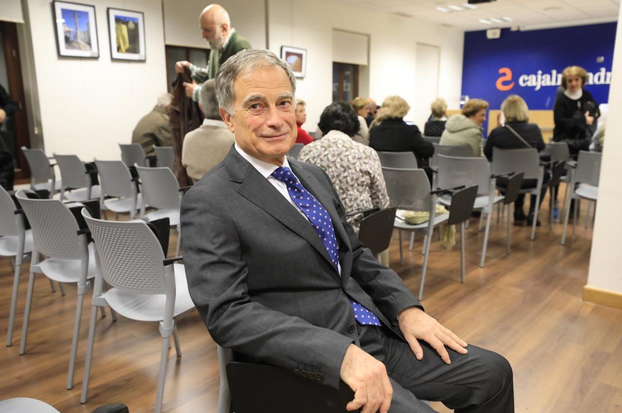 Arnaud Imatz, ayer en Aula HOY. :: lorenzo cordero