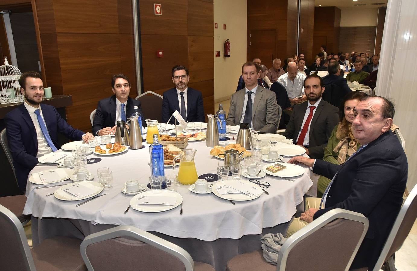 Pedro Núñez, Ricardo Gómez, Gonzalo Mateos, Víctor Ciobán, Alberto García, María Ángeles Sánchez Arroyo y Fernando Lumbreras durante el Foro HOY organizado ayer.