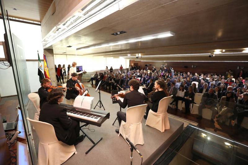 Extremadura ha invitado este lunes a combatir la violencia de género como una «cuestión de Estado» y ha recalcado que no es tiempo «de miedos ni de pasos atrás».