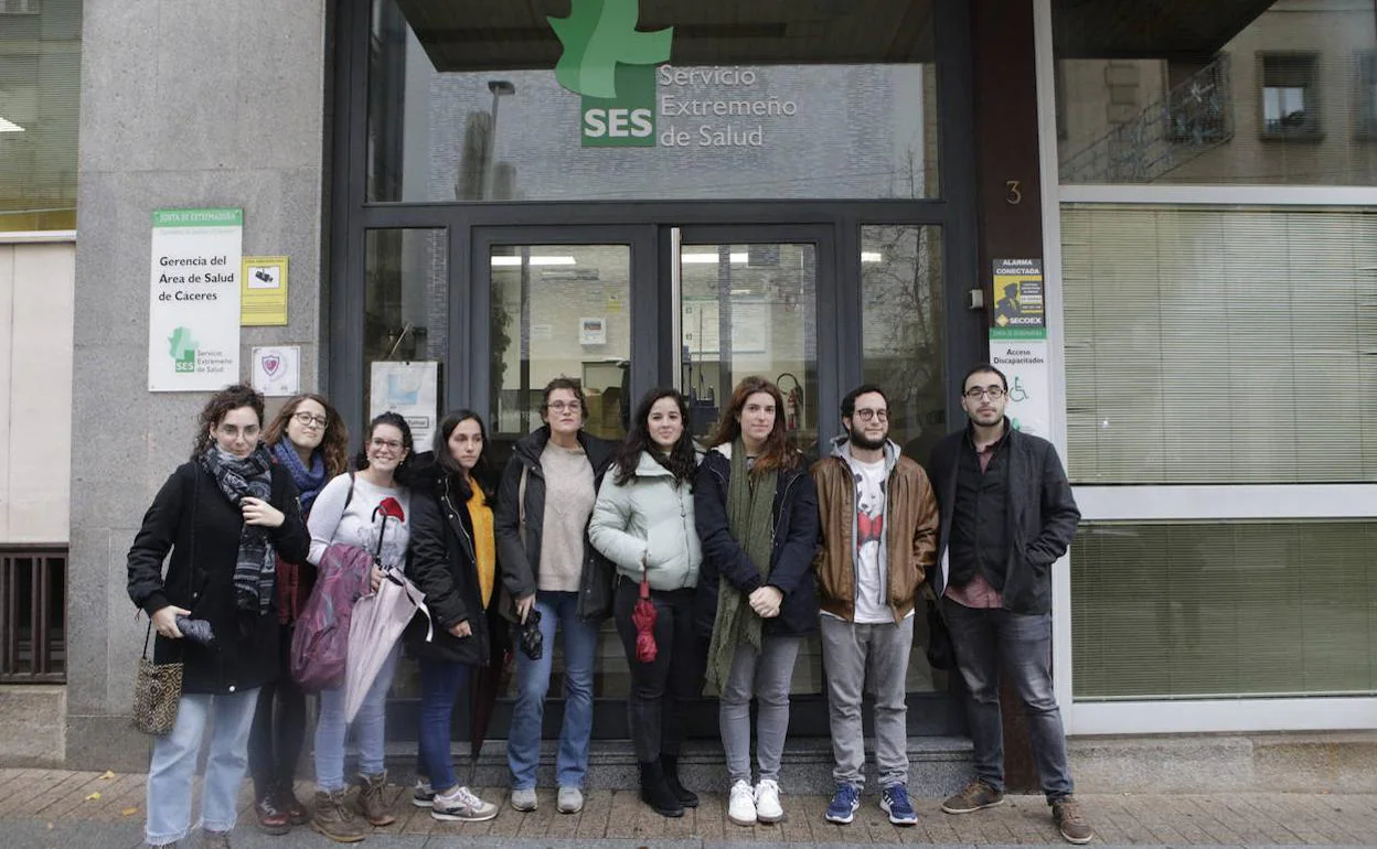 Los MIR que asistieron este martes a la reunión con los responsables del Área de Salud de Cáceres.