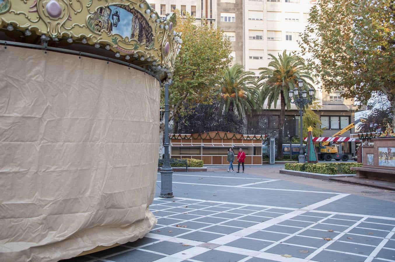 Fotos: El Paseo de San Francisco de Badajoz se preprara para la Navidad