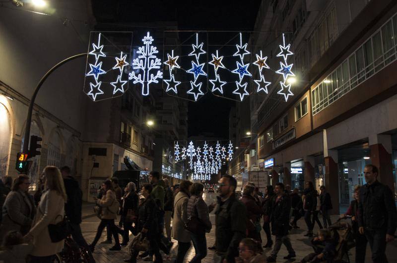 El Mercado Navideño del Paseo de San Francisco y la Nochevieja infantil en horario matinal y la nocturna con las 'uvas de la suerte' y una disco-móvil son los principales atractivos del programa de la Navidad 2019. 