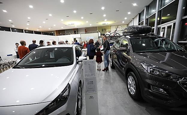 Interior del nuevo concesionario:: 