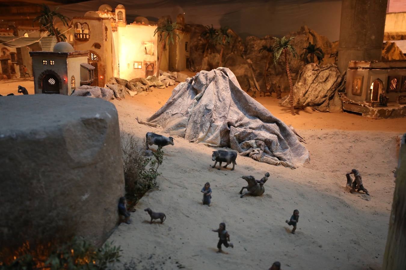 Fotos: El Belén municipal de Mérida ocupa 140 metros y tiene 240 figuras