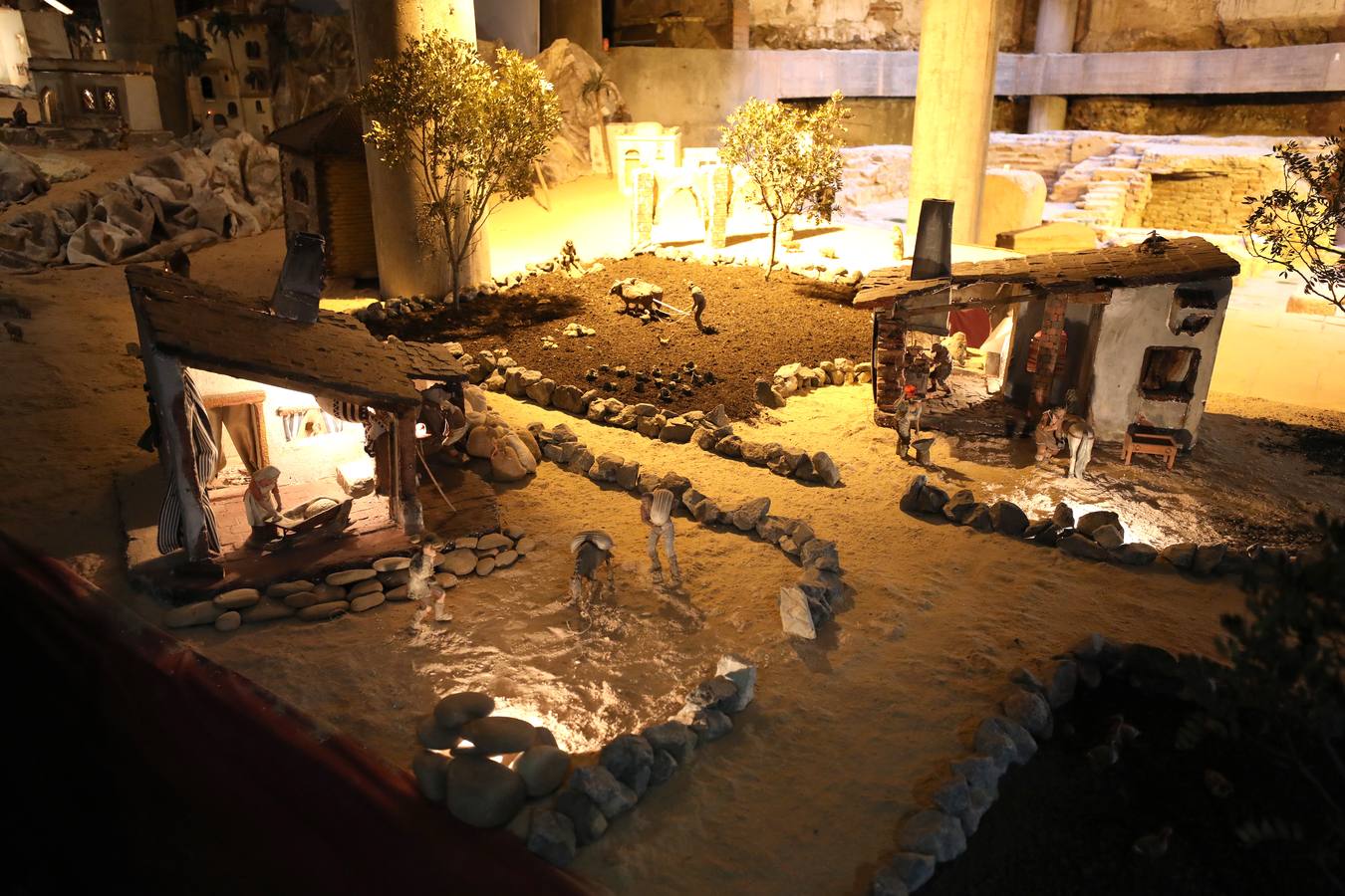 Fotos: El Belén municipal de Mérida ocupa 140 metros y tiene 240 figuras