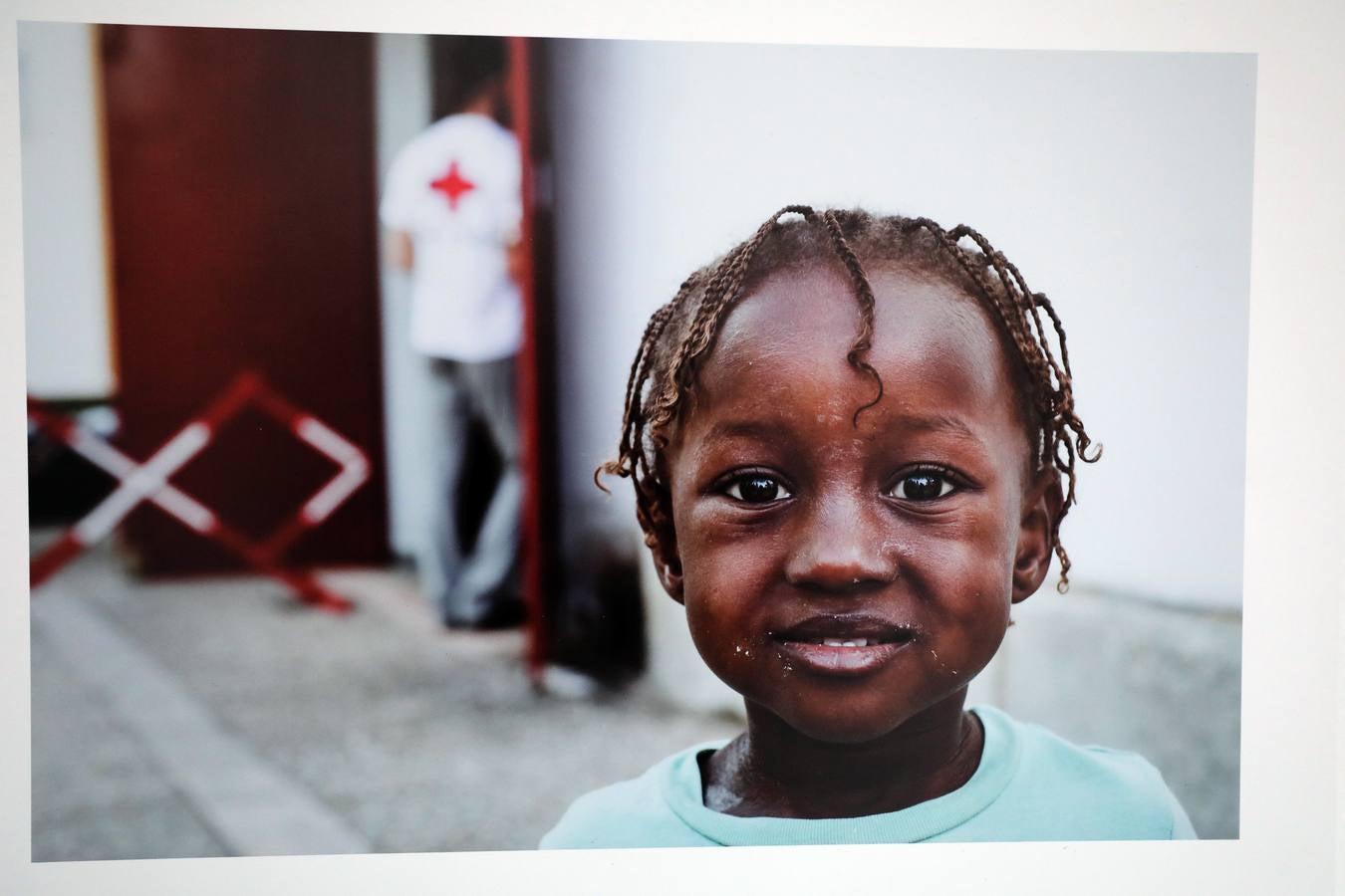 Fotos: El patio de la Asamblea de Extremadura acoge la exposición &#039;La revelación de la empatía&#039;