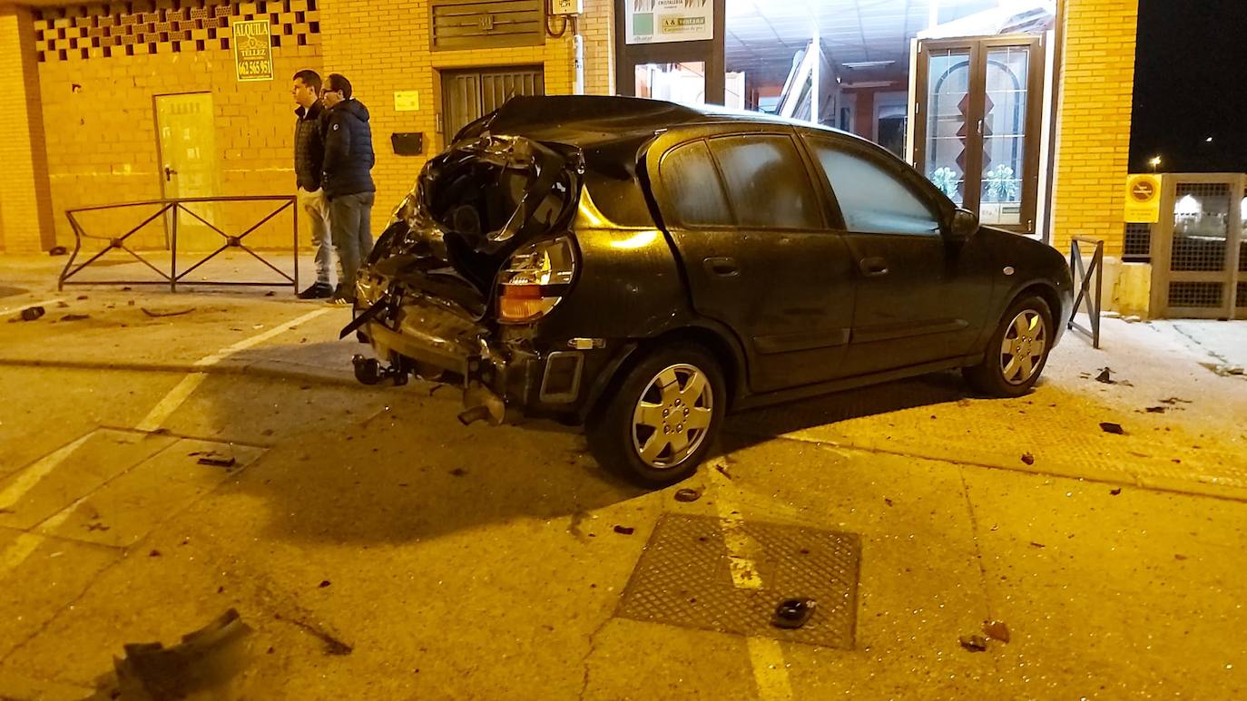 Fotos: Un conductor ebrio resulta herido en Plasencia al embestir a un vehículo en el que viajaban un hombre y su mujer embarazada