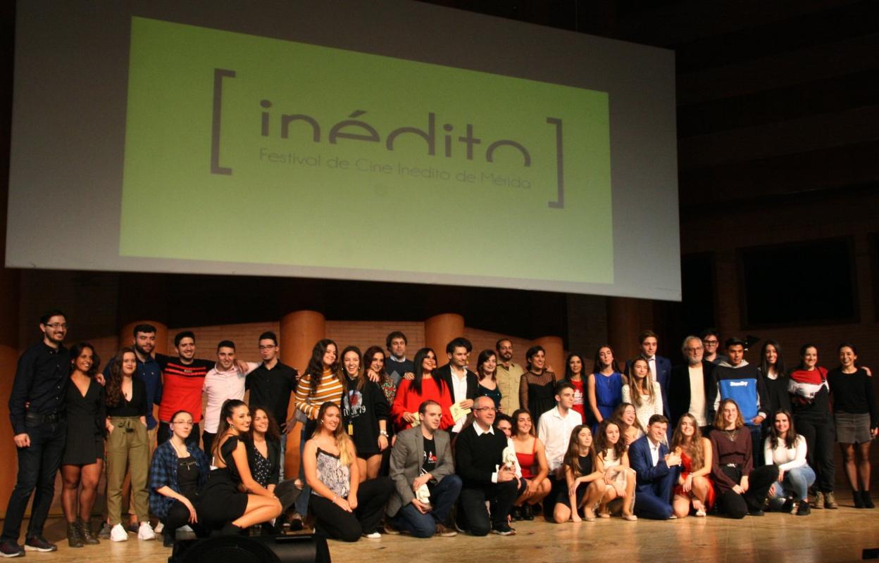 Participantes en la Gala de Clausura del Festival de Cine Inédito, que el año que viene cumplirá su XV edición. :: hoy