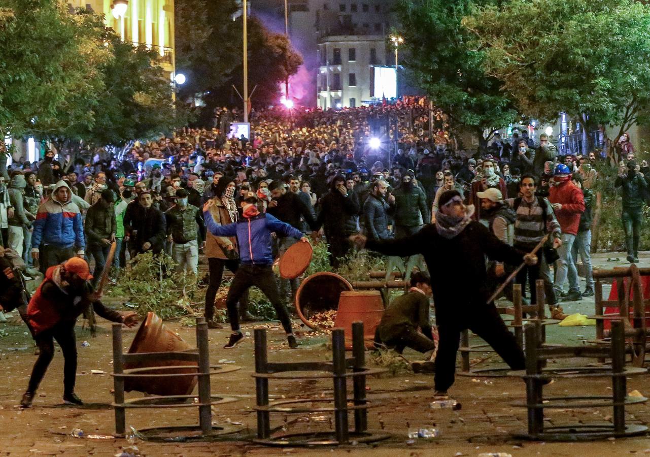 Fotos: Enfrentamientos entre policías y manifestantes en Beirut