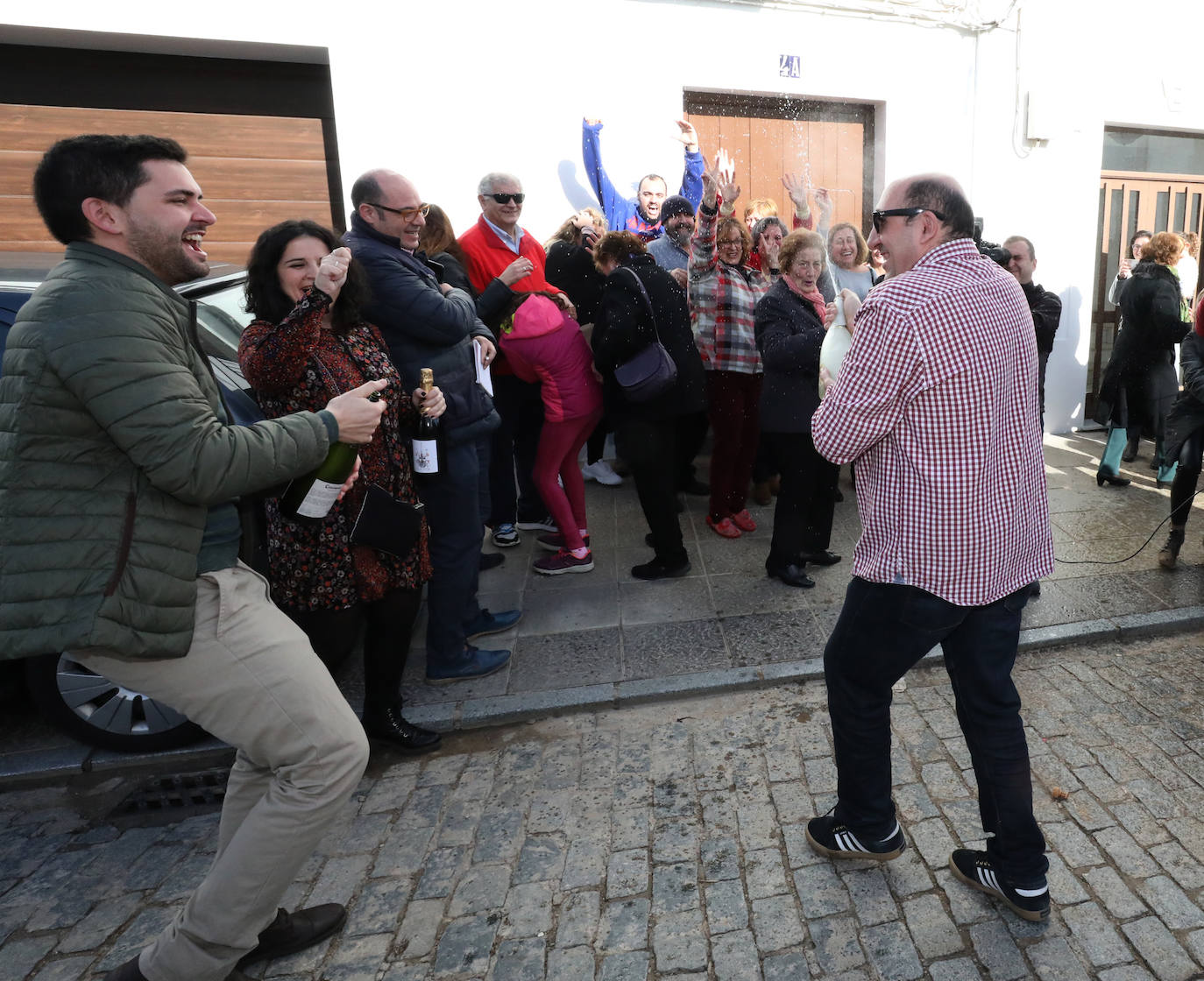 Los agraciados de Fuente del Maestre celebran el premio