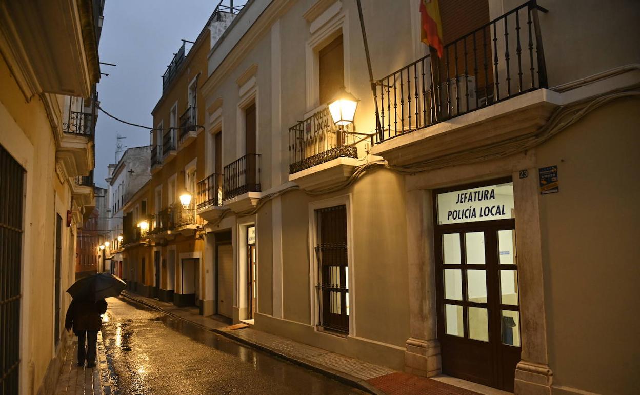 Jefatura de la Policía Local en la calle Montesinos, en el Casco Antiguo:: HOY
