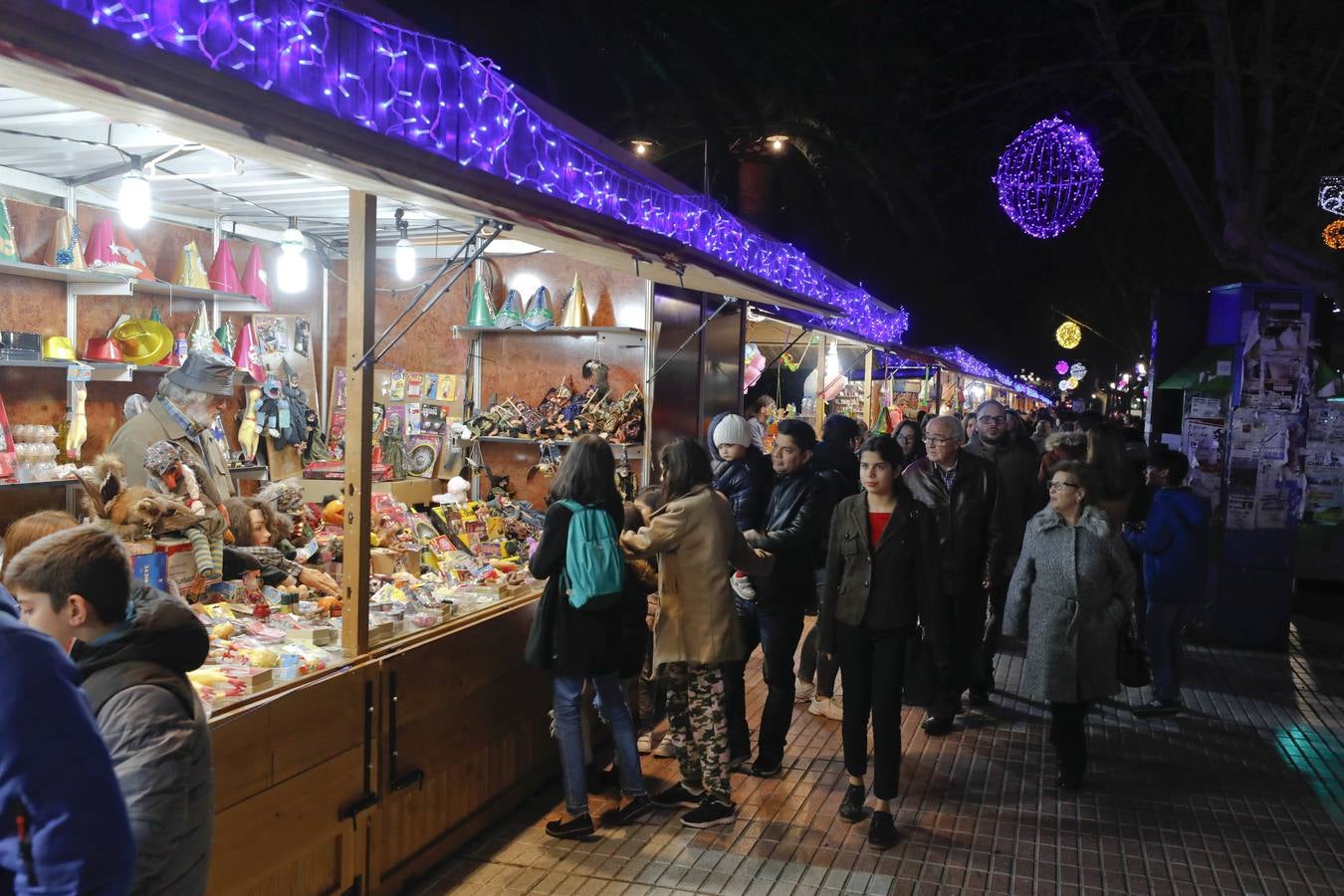 Fotos: El mercadillo navideño de Cánovas