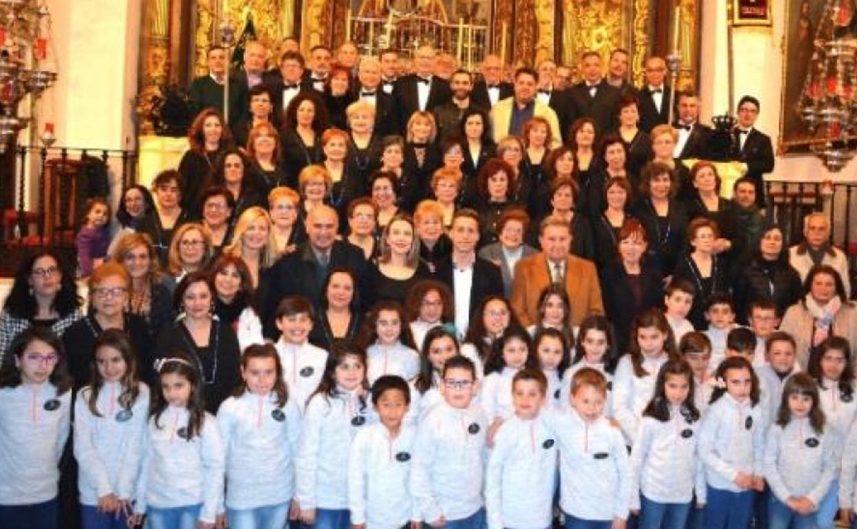 Un centenar de personas en el concierto de navidad de la coral Frexnense