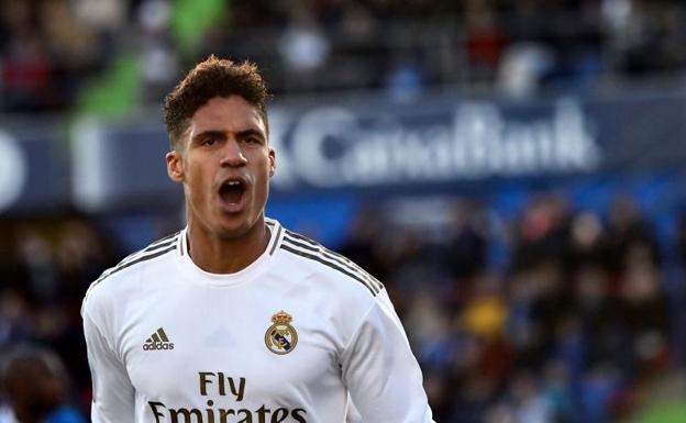 Varane celebra uno de sus goles en el Coliseum Alfonso Pérez. 