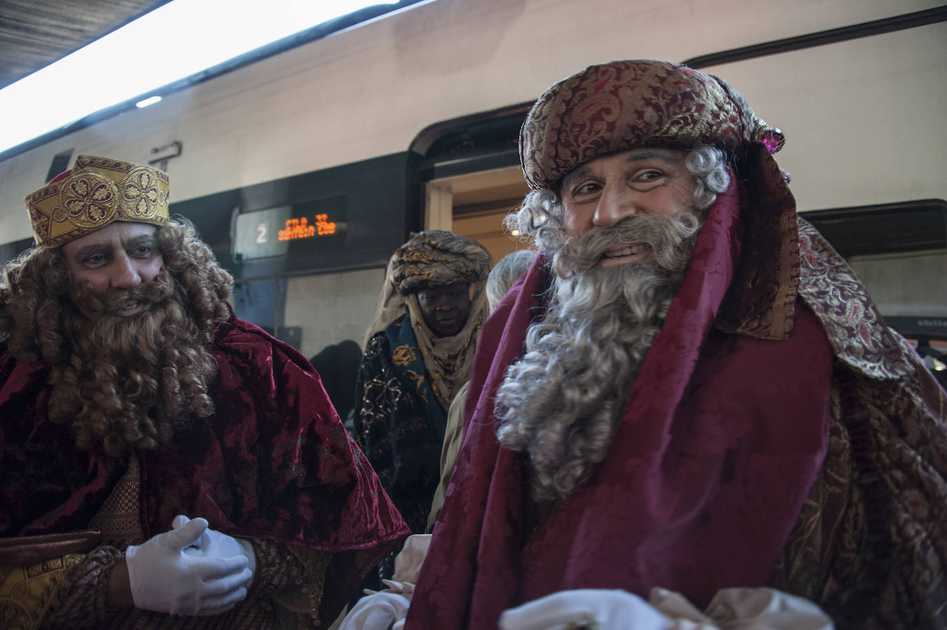 Fotos: Los Reyes Magos llenan de ilusión Badajoz