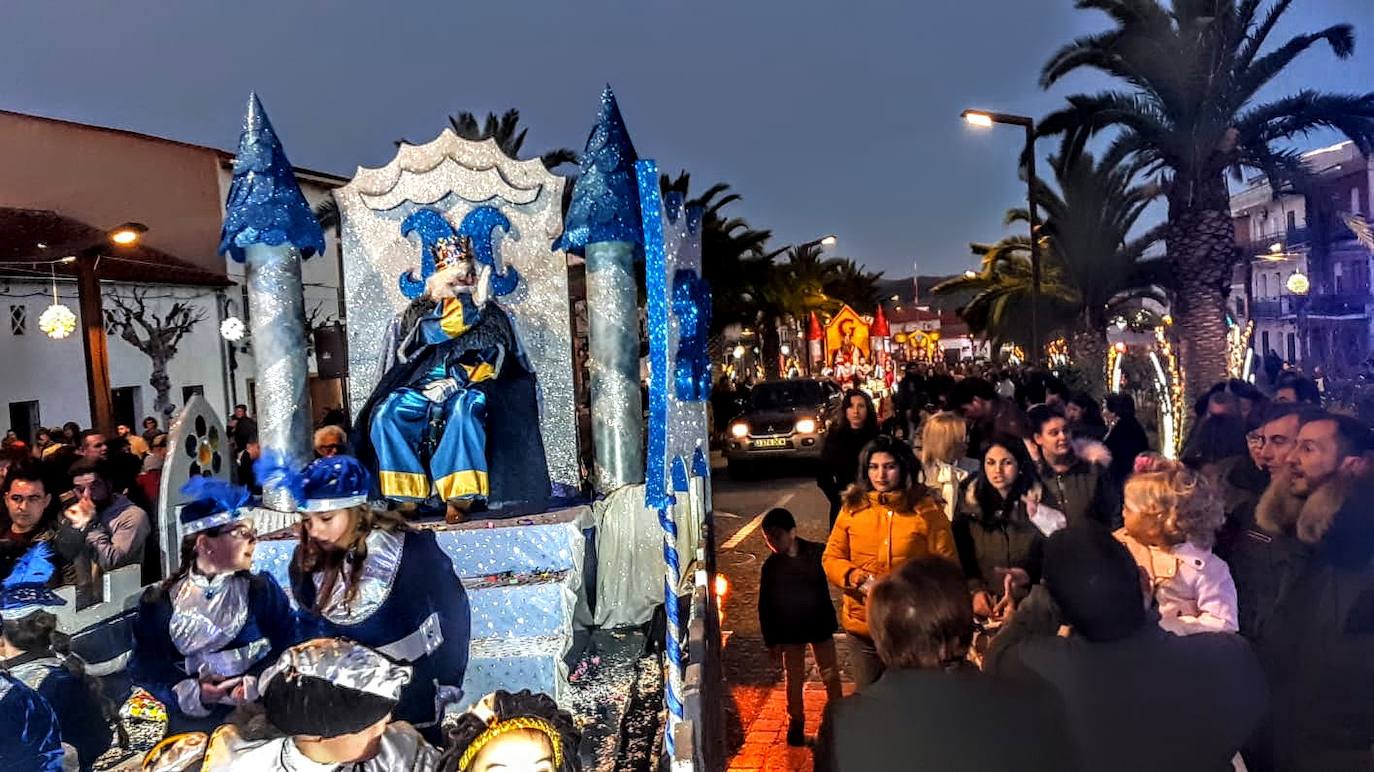 Herrera del Duque. La cabalgata pasa por el paseo de la Palmera, ‘Paseillo’. :: 