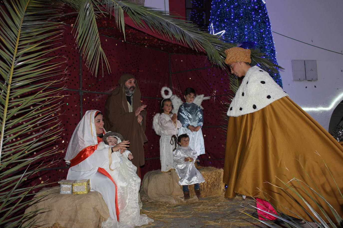 Casar de Cáceres. Entrega de regalos al Niño Jesús. :: 