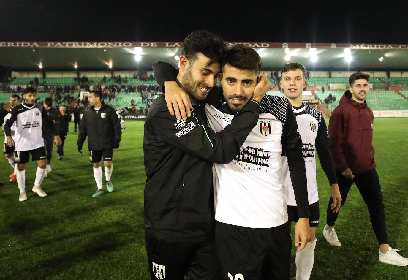 Fotos: El Mérida pasa en la tanda de penaltis y sigue en la Copa