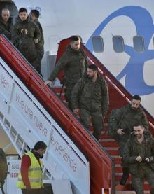 Imagen secundaria 2 - El primer contingente de militares extremeños desplegados en Letonia ya está en Badajoz