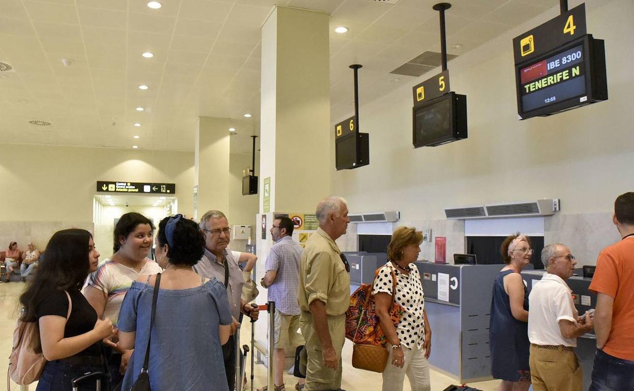Pasajeros en el aeropuerto de Badajoz:: 