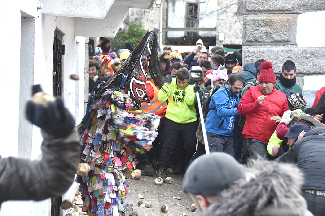 Fotos: La localidad de Piornal vuelve a llenarse de público para participar en el Jarramplas