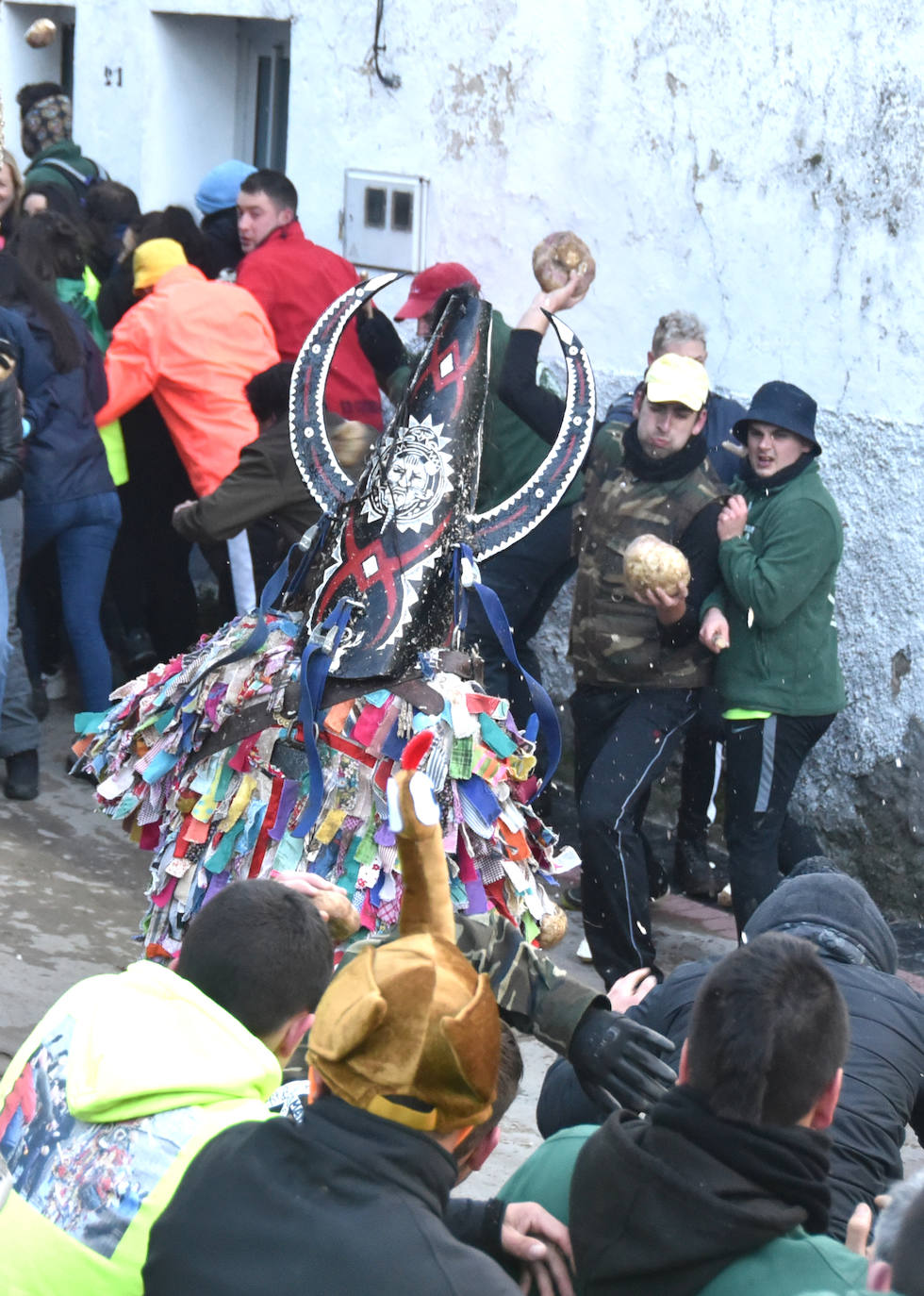 Fotos: La localidad de Piornal vuelve a llenarse de público para participar en el Jarramplas