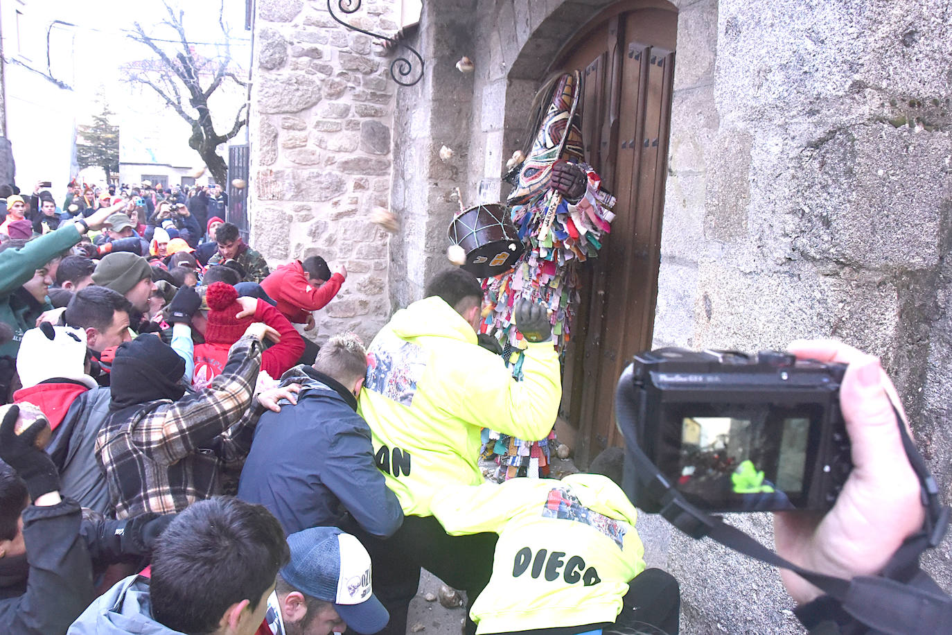 Fotos: La localidad de Piornal vuelve a llenarse de público para participar en el Jarramplas
