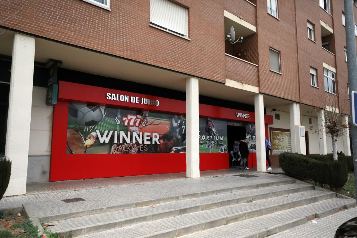 Casa de apuestas en la calle Astorga. :: BRÍGIDO