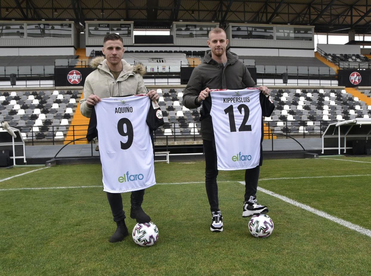 Dani Aquino y Kevin van Kipperluis lucen de blanquinegros. :: CASIMIRO