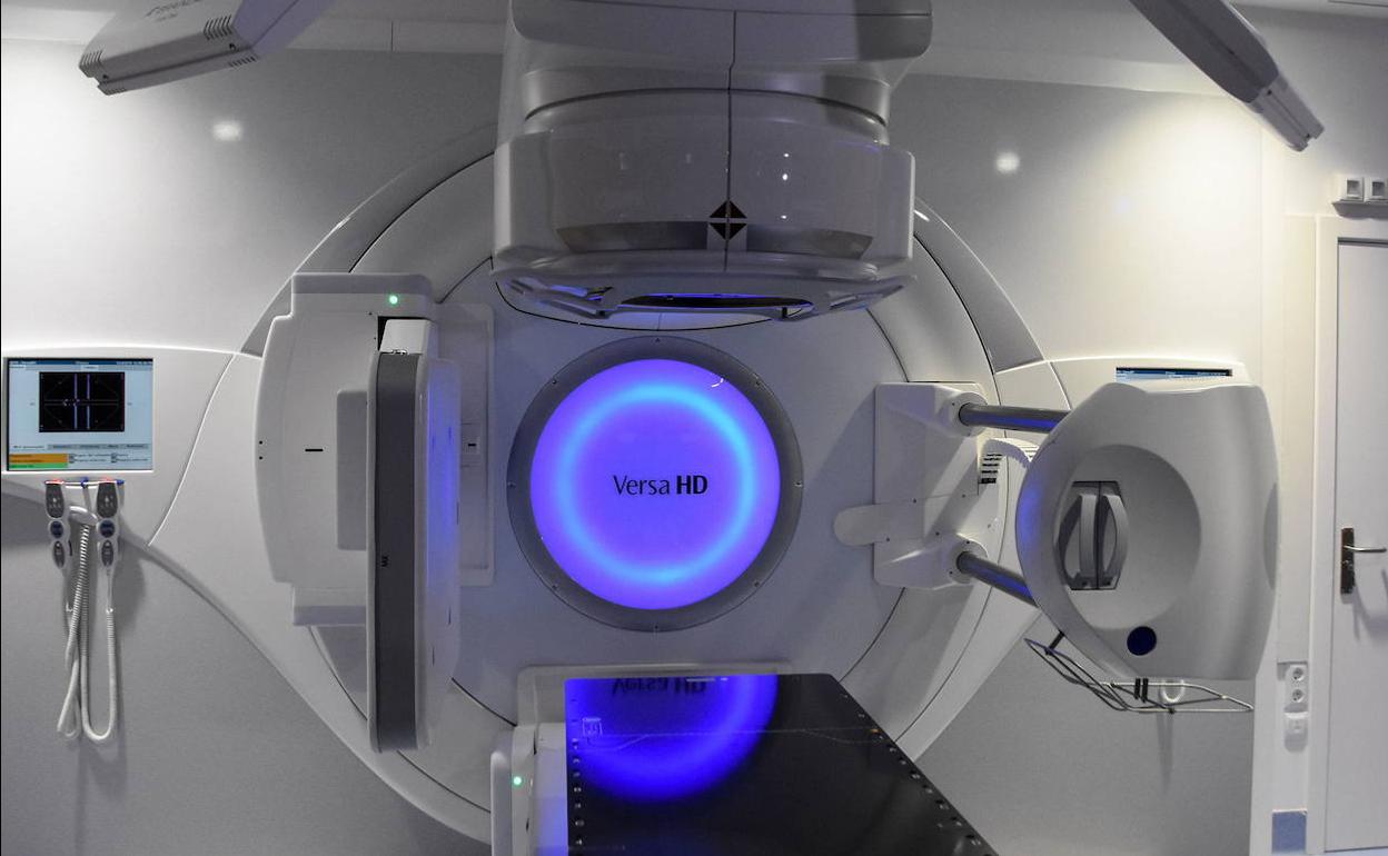 El Hospital de Cáceres dispondrá en las próximas semanas del primer acelerador lineal donado por Amancio Ortega
