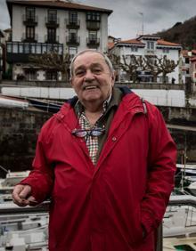 Imagen secundaria 2 - Zorion Eguileor como su personaje de Trimagasi en 'El Hoyo', portada de uno de sus discos a comienzos de los 70 y en el puerto de su Mundaka natal.