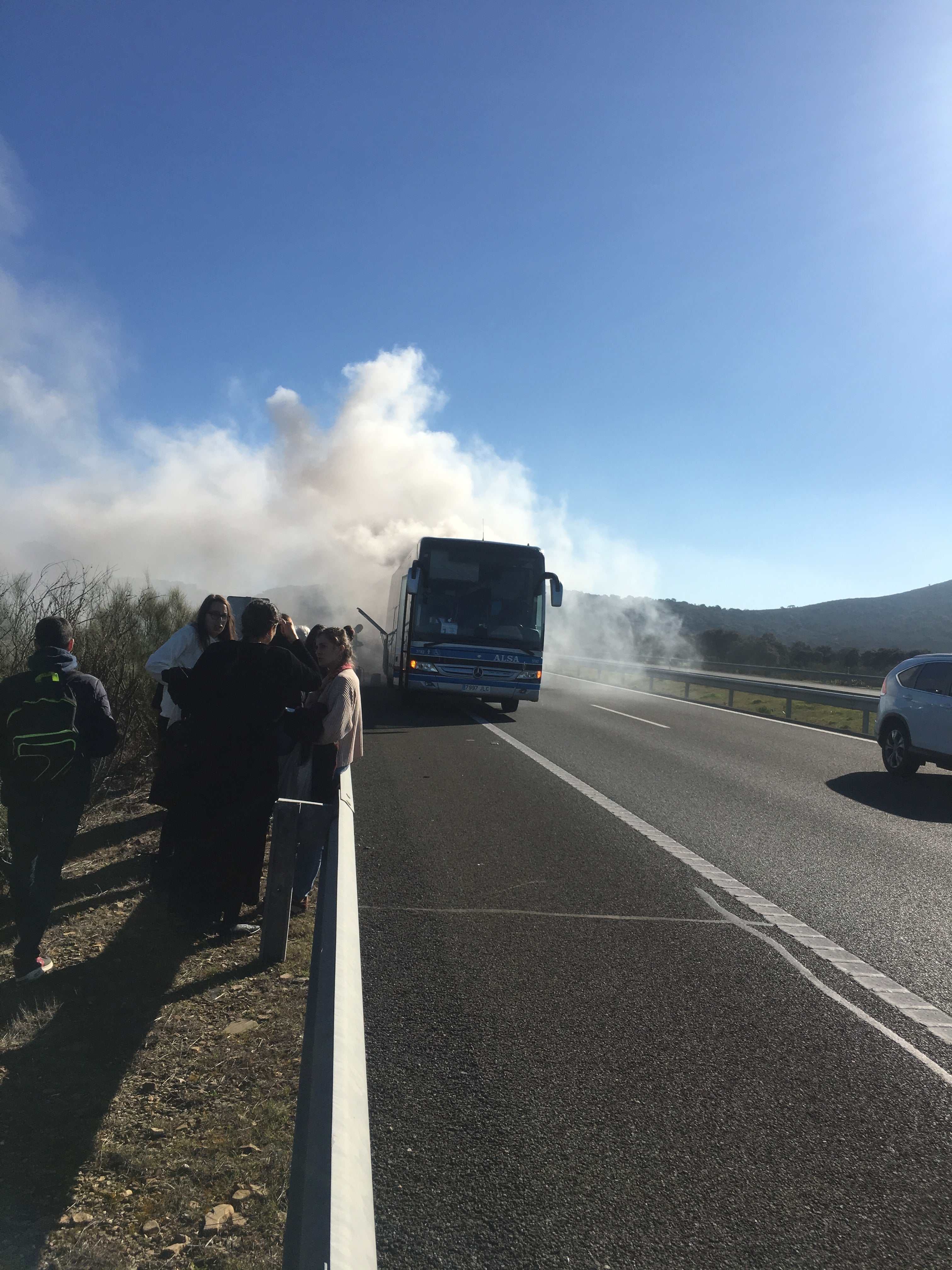 Fotos: Imágenes del autobús que ha salido ardiendo en la A-66 entre Mérida y Cáceres