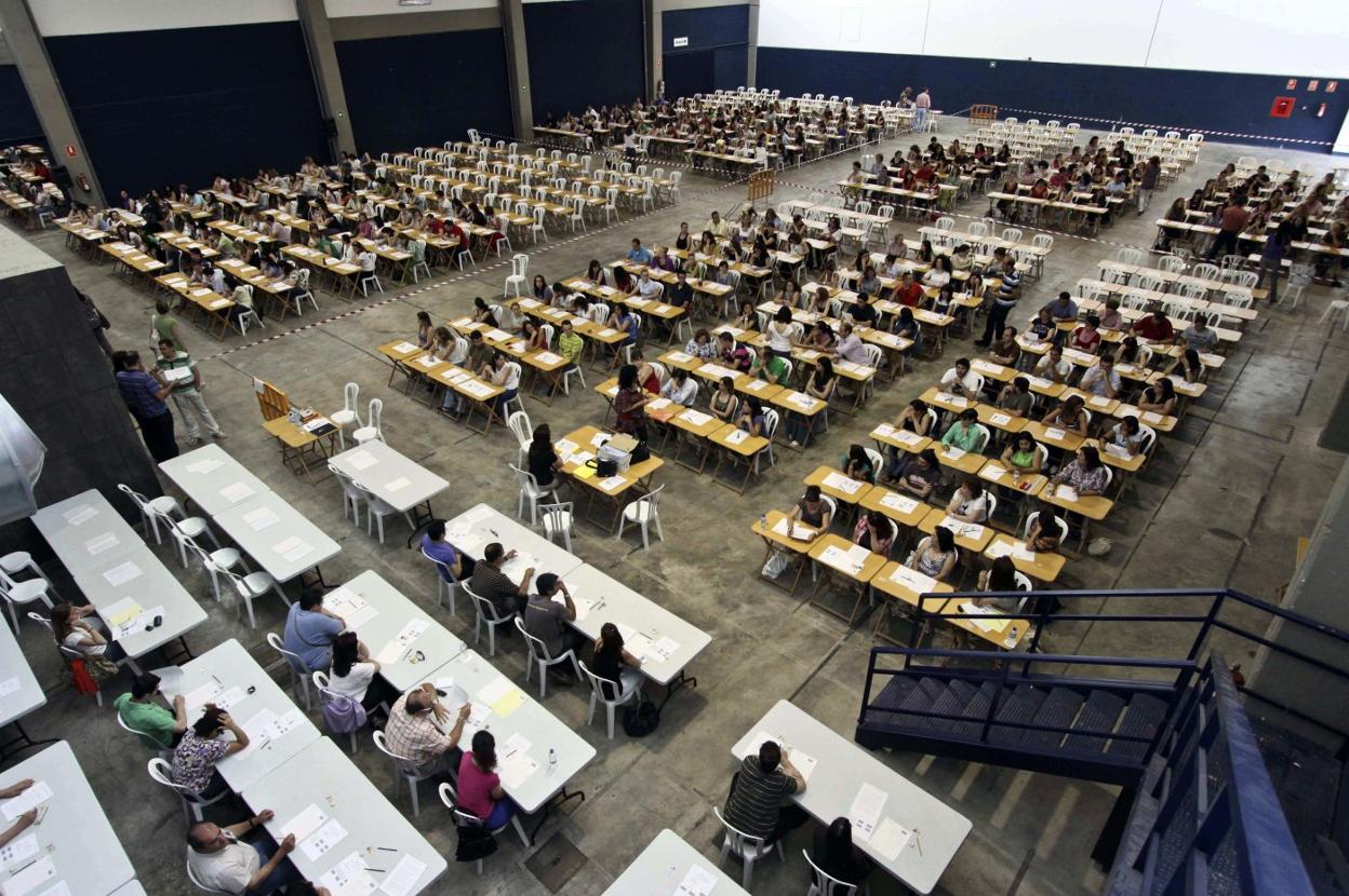 Examen de las oposiciones a la Junta celebrado en el año 2012. :: hoy