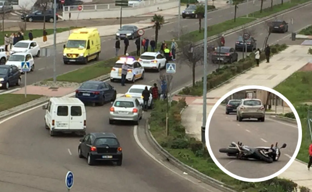 Fallece un motorista tras caerse en la rotonda de la avenida de Elvas en Badajoz 