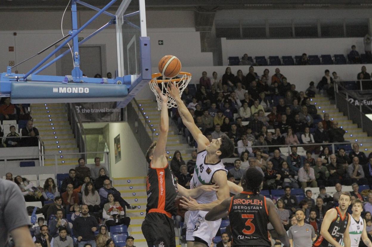 Victoria para soñar con playoffs del Cáceres