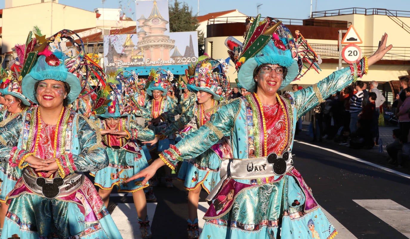 Fotos: Los Zanzarines Emeritenses se alzan con el primer premio del pasacalles