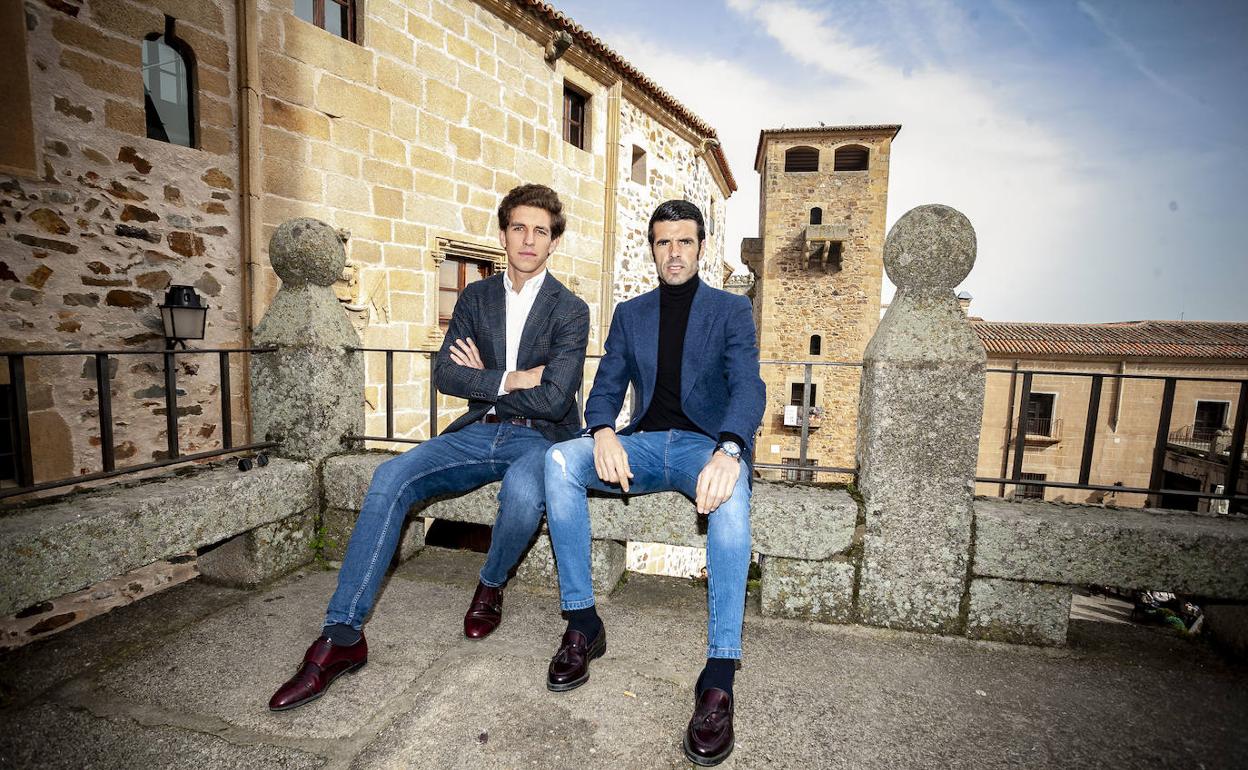 Ginés Marín y Emilio de Justo ayer en la plaza de San Jorge de Cáceres. 