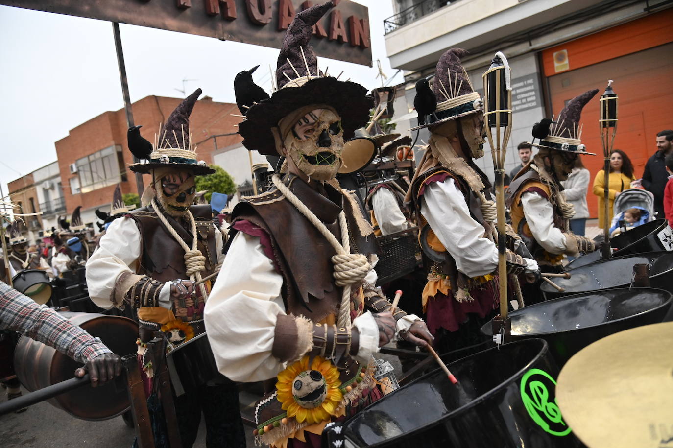 Fotos: Desfile de comparsas en Talavera la Real