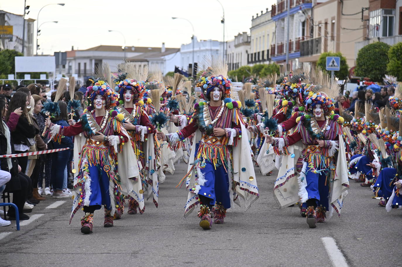 Fotos: Desfile de comparsas en Talavera la Real