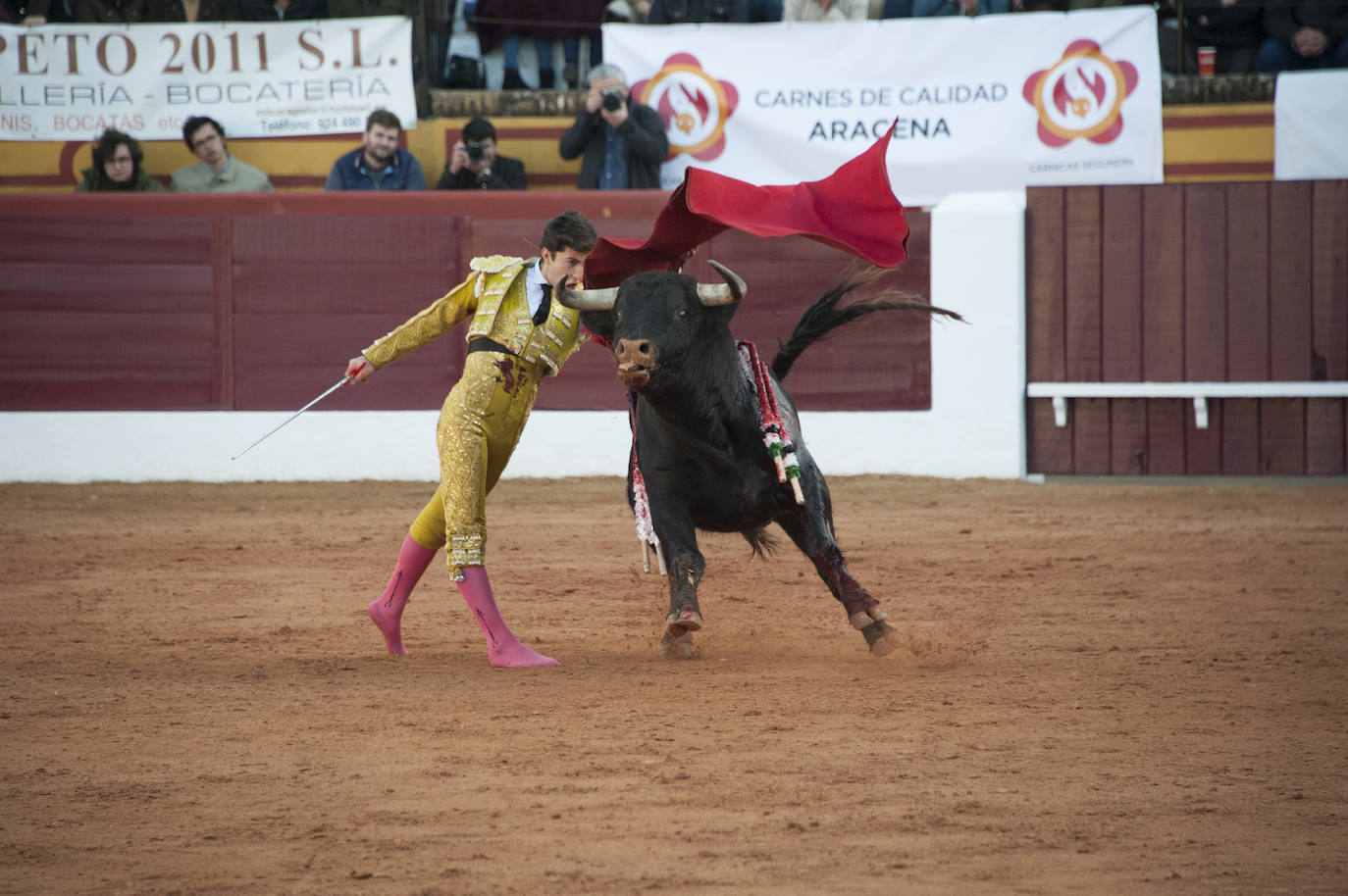 Fotos: Novillada, primera de abono de la Feria de Olivenza