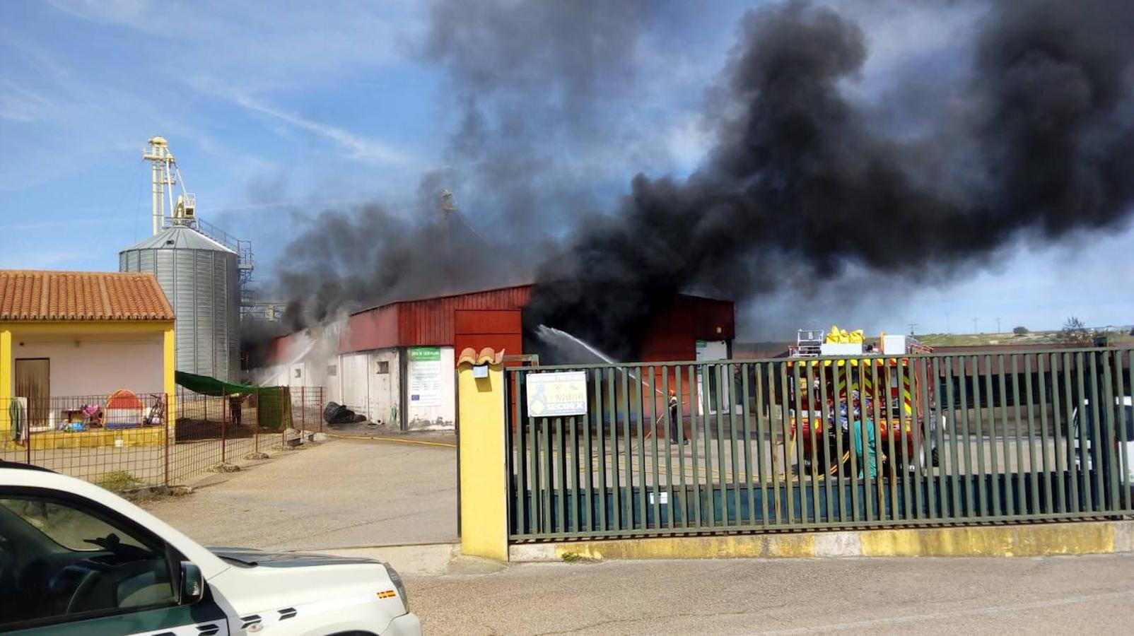 Fotos: Incendio en una nave agrícola en Trujillo